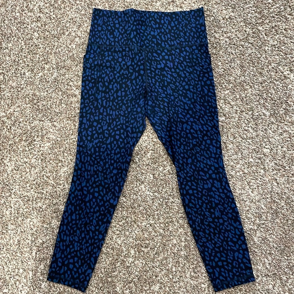 Athleta Salutation Stash Pocket II 7/8 Tight Size M EUC